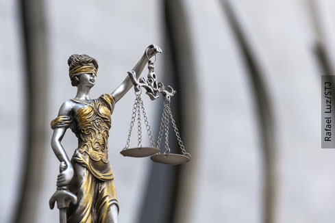 É mantida a cassação da aposentadoria de comissário de polícia do RS