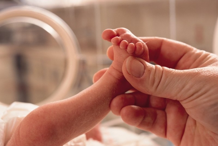 Ministra estende licença-maternidade para mãe de bebê internado desde nascimento prematuro