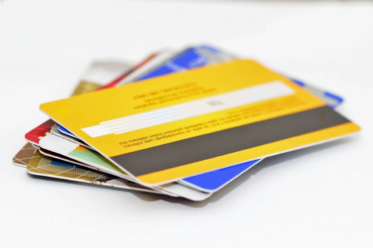 Cartão de crédito consignado não contratado é inexigível e dano moral é configurado